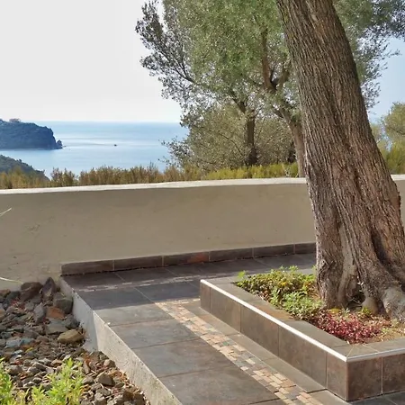 Olive Bay Hilltop Holiday home *
