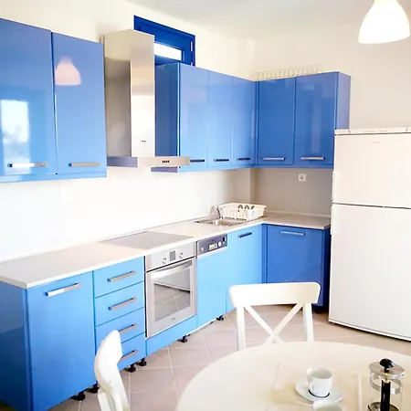 Olive Bay Hilltop * Amolianí