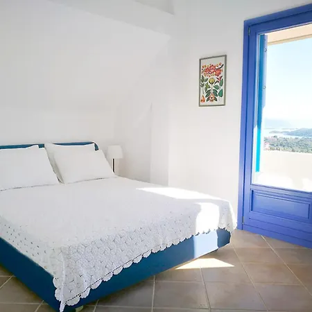 Olive Bay Hilltop Holiday home